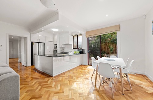 Glen Waverley House | Spacious home in heart of GLEN