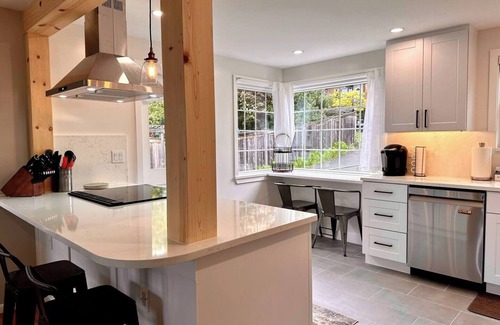 Southeast Magnolia House | SPACIOUS HOME in Quiet Neighborhood