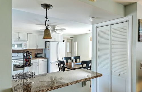 Narragansett Pier House | Spacious home in the pier ,walk to Narr beach, nice yard for relaxing.