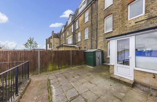 Rochester House | Spacious Home in the heart of Medway | Sleeps 6
