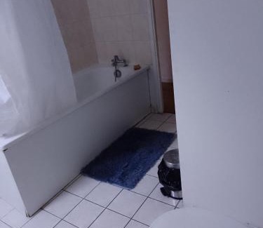 Lieusaint Cabin | Spacious Home - Maison Spacieuse