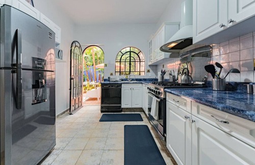 Anahuac House | Spacious Home with BBQ, Outdoor Dining & Workspace