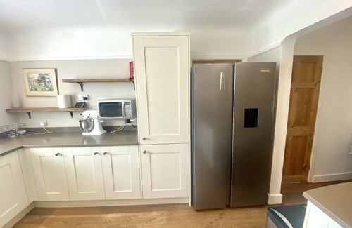 New Forest District House | Spacious Home, Near Marinas, parking and garden