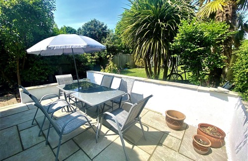 New Forest District House | Spacious Home, Near Marinas, parking and garden