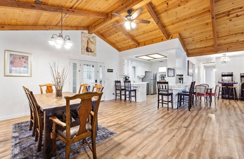 Yosemite Lakes House | Spacious home near Yosemite! Ping Pong, basketball