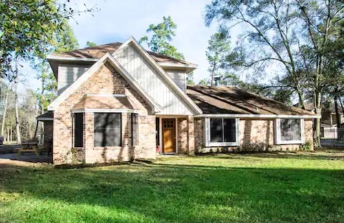 Northside House | Spacious home on 25 acre estate with lake & beach