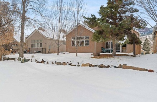 Dalton Ranch House | Spacious Home on Golf Course, Central Location to Downtown/Ski Resort