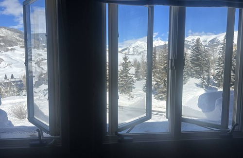Crested Butte House | Spacious Home on Mt Crested Butte w/Amazing Views- 5 mins to base STR#301300