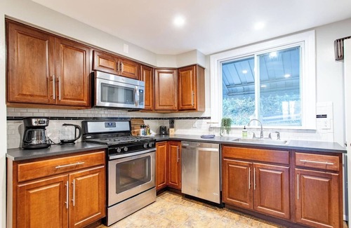 South Side Slopes House | Spacious Home | Perfect for Families or Groups