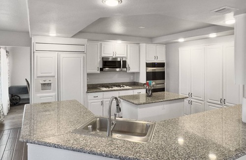 Las Vegas House | Spacious home, private heated pool & spa, completely furnished in a great area