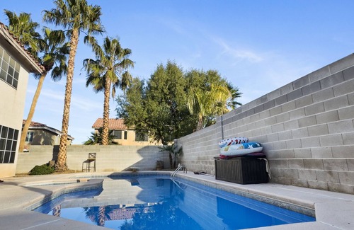 Las Vegas House | Spacious home, private heated pool & spa, completely furnished in a great area