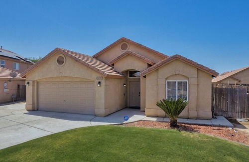 Pumpkin Center House | Spacious Home Right off 99 Fwy
