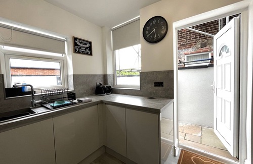 Openshaw House | Spacious home sleeps 8 Nr Etihad CoOp Live & City