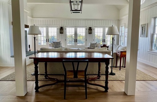Cliff House | Spacious Home Steps from Beach and Bike Path. One Mile to Town.
