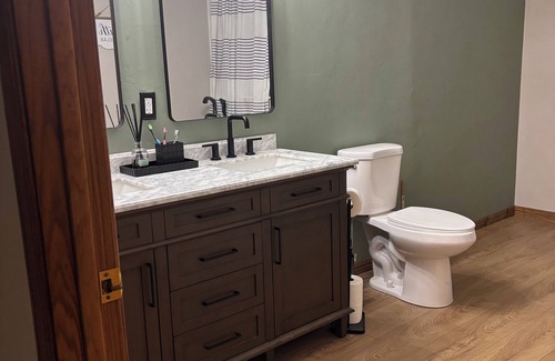 Oshkosh House | Spacious Home that is close to EAA and Shopping.