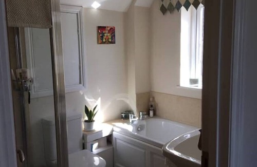 Ampney Crucis House | Spacious Home / Views / Games Room / Perfect for Family Gatherings