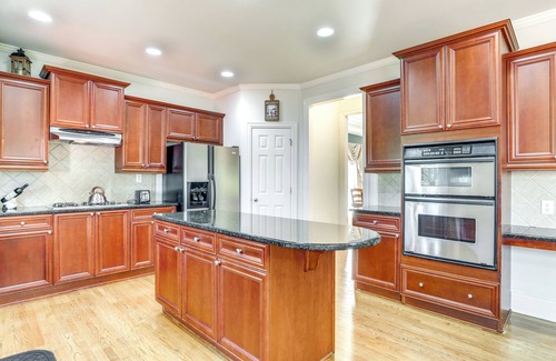 Duluth House | Spacious Home w/Backyard: 3 Mi to Dtwn Duluth!
