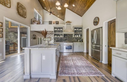 Highlands House | Spacious Home w Private 60ft Sliding Waterfall, Granite pool, Spa Room & Hot Tub