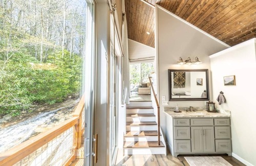 Highlands House | Spacious Home w Private 60ft Sliding Waterfall, Granite pool, Spa Room & Hot Tub