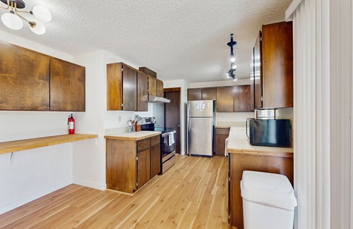 East Wenatchee House | Spacious home w/game room, private hot tub, mountain views, & bbq grill