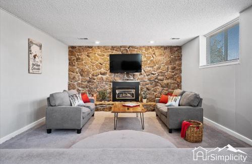 Northwest Arvada House | Spacious Home W Yard, Fire Pit & Game Room
