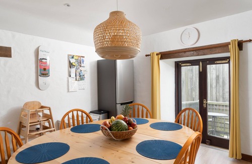 Treen House | Spacious home, walk to 3 beaches