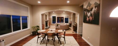 Northeast Tacoma House | Spacious Home with Amazing Views - 2 mins to beach