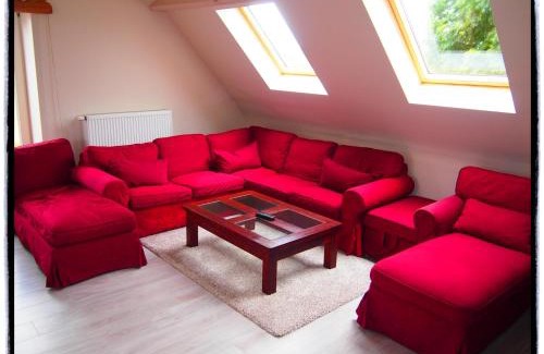 Ellezelles House | Spacious Home with Games