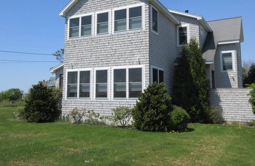 Mid-Coast and Islands House | Spacious Home, With Ocean Views, Large Yard, Private Driveway, Handicap Access