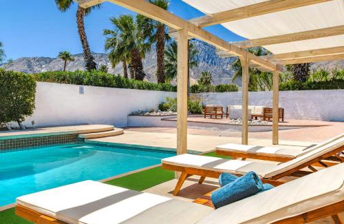 Racquet Club Estates Apartment | Spacious home with pool, fireplace, outdoor deck