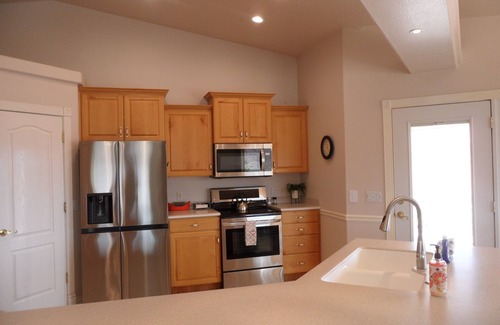 Virgin House | Spacious home with panoramic views of Zion National Park! Come & visit!