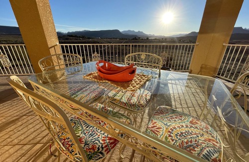 Virgin House | Spacious home with panoramic views of Zion National Park! Come & visit!