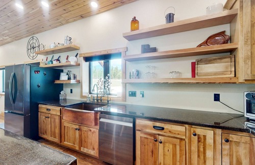 Deadwood House | Spacious home with private hot tub, secluded, free WiFi