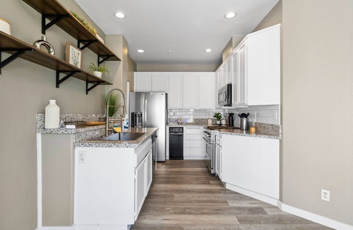 Oxnard House | Spacious home with private yard & BBQ - 2 mi. from downtown
