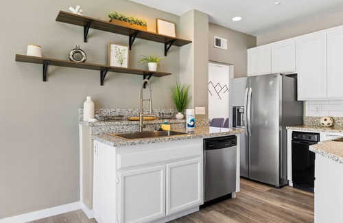 Oxnard House | Spacious home with private yard & BBQ - 2 mi. from downtown