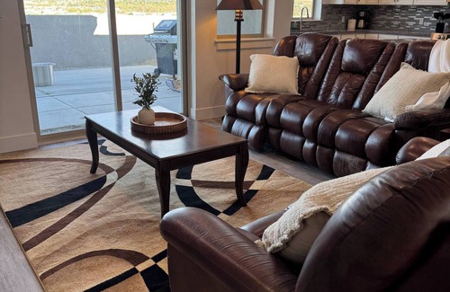 Winnemucca House | Spacious Home with Sunset Views | 4/3