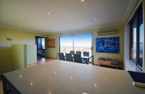Bellerive House | Spacious Home With Spectacular Water Views