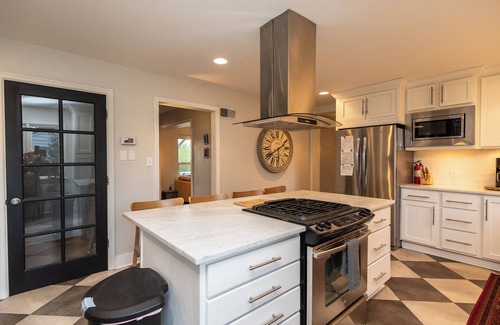 Butte House | Spacious Home with Stunning Mountain and Golf Course View’s!