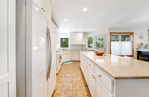 Tolovana Park House | Spacious home with fenced yard, deck, grill, fast WiFi, & game room