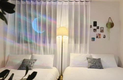 Yeonnam-dong Apartment | Spacious Hongdae Group Stay 3BR, 2BA, 5 Queen Beds