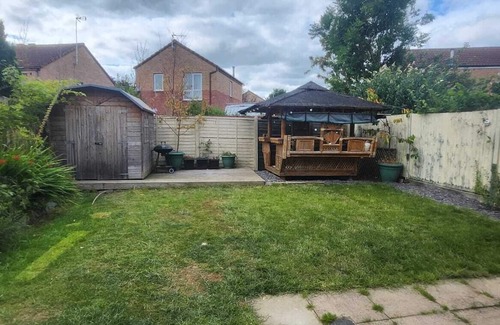 Milton Keynes House | Spacious House 2 Lounges 2.5 Baths Prime Location
