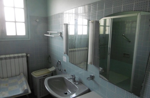 Arvieu House | Spacious house, 4 bedrooms, 2 bathrooms, lake view, close to the beach