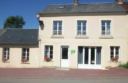 La Mesniere Cottage | Spacious House in Perche with Billiards and Pets Allowed