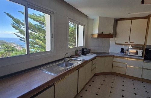 Almadraba-Canyelles Villa | Spacious house in Roses for 16 people with pool and large parking