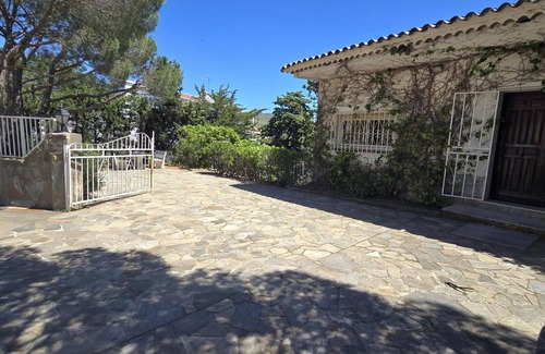 Almadraba-Canyelles Villa | Spacious house in Roses for 16 people with pool and large parking