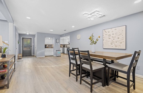 Briarforest House | Spacious House near Chinatown & City Centre Houston
