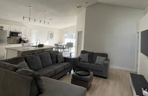 Florida Pines House | Spacious House near Dining and Attractions!