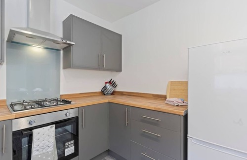 Redcar House | Spacious House Sleeps 9 Town Centre Free Parking Fast WiFi