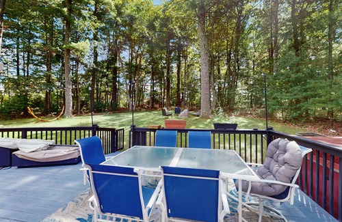 East Stroudsburg House | Spacious house with deck, firepit, hot tub - community amenities