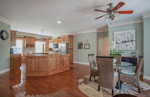 White Plains House | Spacious House with Pool nestled in the Lake Country area!